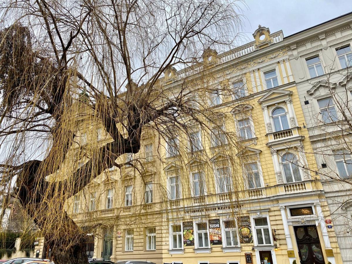 Hotel Klarinn Prague Castle Exterior photo