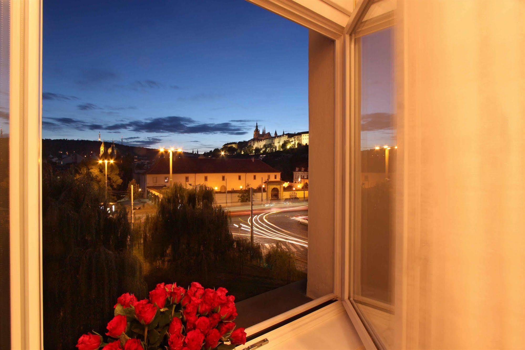 Hotel Klarinn Prague Castle Exterior photo